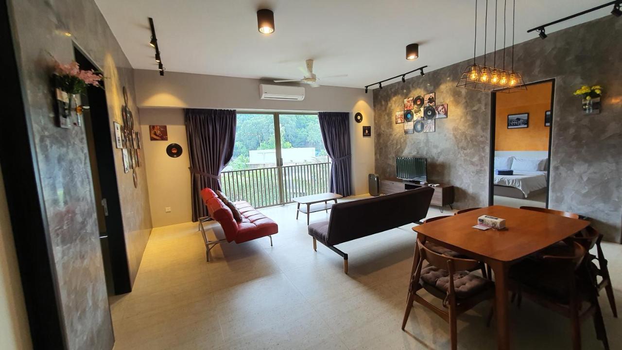 By The Sea Beach Luxury Resort - باتو فيرينغي المظهر الخارجي الصورة