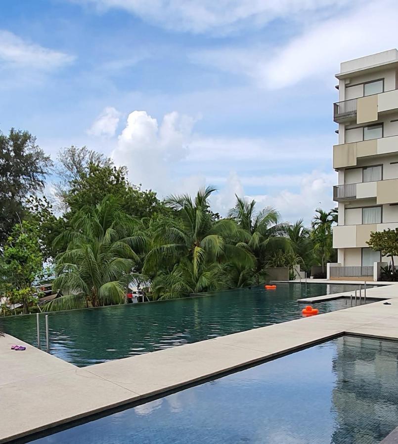 By The Sea Beach Luxury Resort - باتو فيرينغي المظهر الخارجي الصورة