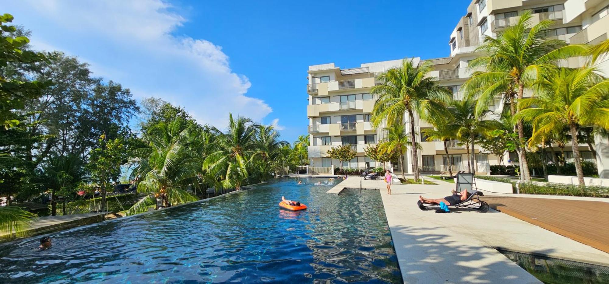 By The Sea Beach Luxury Resort - باتو فيرينغي المظهر الخارجي الصورة