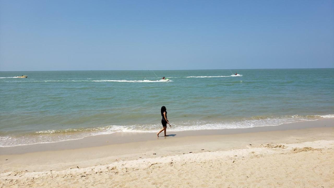 By The Sea Beach Luxury Resort - باتو فيرينغي المظهر الخارجي الصورة