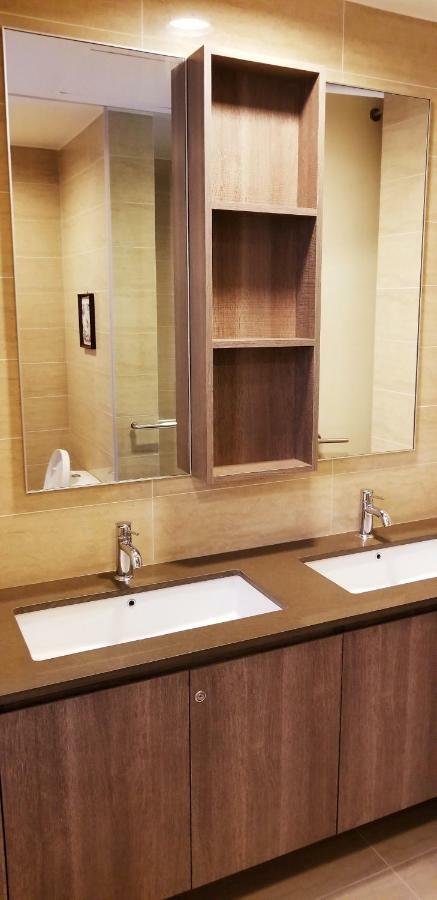 By The Sea Beach Luxury Resort - باتو فيرينغي المظهر الخارجي الصورة